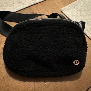 Lululemon Everywhere Fleece Belt Bag 1L